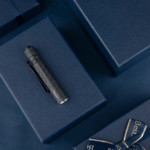 I3T_x000D_ (Carbon Fiber) OLIGHT 1 x 1.5V AAA Alkaline _x000D_ Battery_x000D_ (Included)