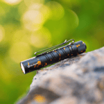 i5T EOS_x000D_ (Pumpkin Stains) OLIGHT 1 x 1.5V AA Alkaline _x000D_ Battery (Included)