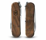 Victorinox 0.6221.63 Classic SD Wood multifunkční nůž 58 mm, ořechové dřevo, 5 funkcí