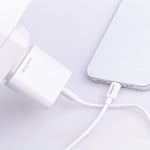 OEM0101314 Maxlife MXTC-06-20AC PD QC töltő 1x USB-C 1x USB 20W fehér + USB-C - Lightning kábel 20